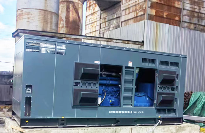 1000KW玉柴低噪音發電機組在北京客戶現場就位安裝測試成功